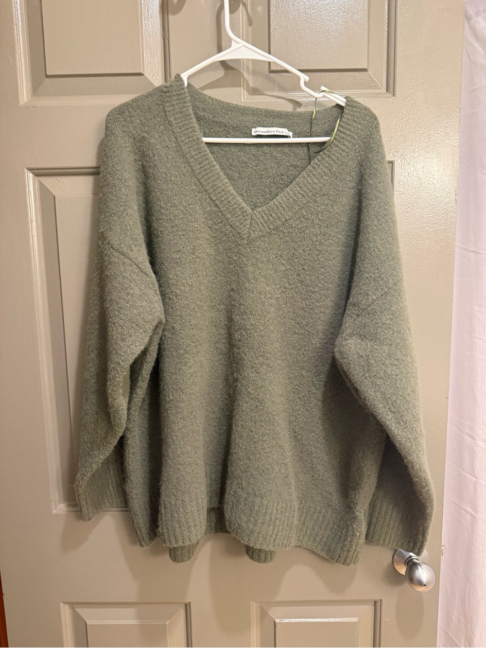 Abercrombie & Fitch V-Neck Sweater in Sage Green